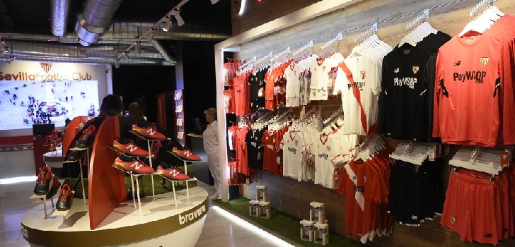 El Sevilla FC vuelve a tomar el centro de la ciudad con una tienda oficial - Palco23