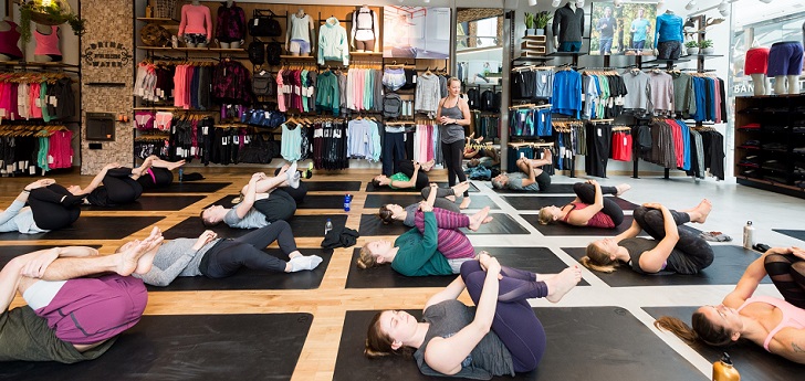 Lululemon mantiene su avance de doble dígito y factura 825 millones en el tercer trimestre