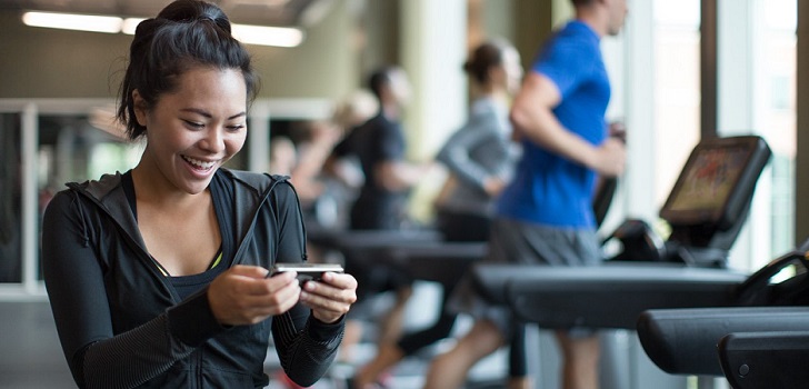 El fabricante de máquinas de gimnasios ha lanzado un sistema digital que permite a los clientes entrenar desde el hogar. 