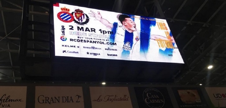 Cartel promocional del MBW en el RCDE Stadium.