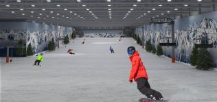 Esquí, cervezas y experiencias: San Miguel se adentra en la nieve