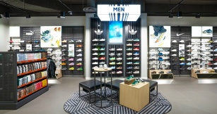 Foot Locker pincha, con un 2,7% menos de ingresos, aunque se alza sobre las previsiones