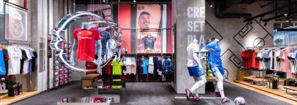 Adidas crece un 6% y desploma su beneficio en 2022