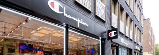 Authentic Brands se impone y se hace con la marca Champion