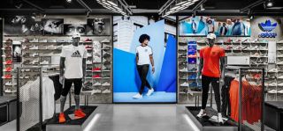 Foot Locker encoge sus ventas un 2,4% en 2022 y desploma su beneficio hasta 340 millones